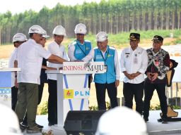 Presiden Jokowi Groundbreaking Pembangunan PLTS PLN 50 MW di IKN Nusantara, Hadirkan 100% Energi Ber