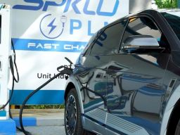 PLN Gandeng Lima Mitra, Makin Banyak Pebisnis Bangun SPKLU, Ekosistem Kendaraan Listrik Kian Kokoh