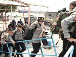 Libatkan Tim, Polres Gresik Lakukan Healing Trauma Pasca Gempa di Pulau Bawean