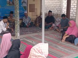 Hosnews Lamongan Berbagi Kado Lebaran untuk Yatim Piatu, Janda dan Duafa