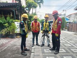 Lancarkan Apel Siaga Idul Fitri 1445 H, PLN Icon Plus Lakukan Penataan Kabel Di Gresik