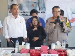 Polda Jatim Berhasil Membongkar Rumah Produksi Narkoba, Ribuan Gram Sabu dan Jutaan Butir Ekstasi Disita