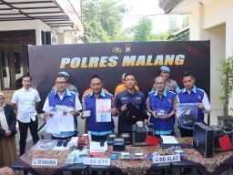 Polisi Amankan Tersangka Pungli Pembuatan Dokumen Kependudukan di Kabupaten Malang