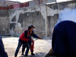 PLN Icon Plus Gelar Simulasi K3LH Penanggulangan Kebakaran Bersama Pemadam Kebakaran Kota Madiun