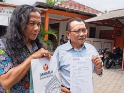 Tim Hukum Cabup Kediri Deny - Mudawamah Laporkan Dugaan Money Politic