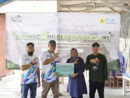 Peringati Hari Menanam Pohon Indonesia 2024 PLN Icon Plus Jatim Tanam Pohon di Pesisir Kota Surabaya