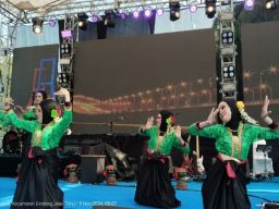 Mempererat Kebersamaan: Fun Walk & Tari Semanggi Suroboyo Warnai HLN Ke-79