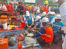 Ahmad Mustaqir GM PLN UID Jatim, Tinjau Kesiapan Alat K3 Sambut Natal 2024 & Tahun Baru 2025