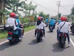 PLN UID Jatim Ajak Media Konvoi Promosikan Hematnya Kendaraan Listrik Jelang Nataru 2024 - 2025