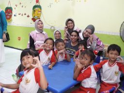 Srikandi & PIKK PLN Icon Plus Jatim Dukung Pendidikan Anak Prasejahtera di Sekolah Gratis TK untuk Indonesia