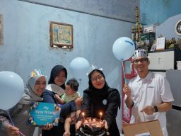 Rayakan HUT ke-26, PLN Icon Plus Jatim Apresiasi Pelanggan Loyal ICONNET melalui Program Birthday Surprise di Sidoarjo