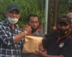 DPD Maluku Satu Rasa Jatim Serahkan Bantuan Dana 43,5 Juta Untuk Korban Bencana NTT