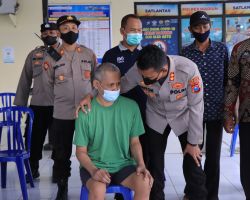 Dinyatakan Sembuh ODGJ Diberi Sepasang Kambing Oleh Kapolres Madiun
