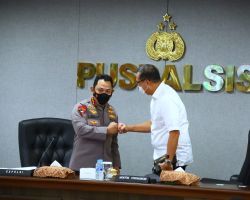 Kapolri Instruksikan Kapolda Pastikan Minyak Goreng Tersedia di Pasar Tradisional dan Modern