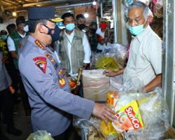 Kapolri Turun Langsung ke Pasar Pastikan Stok Minyak Goreng Untuk Warga Aman