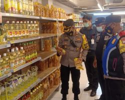 Antisipasi Kelangkaan Minyak Goreng, Kapolsek Mulyorejo Turun Langsung Sidak Dipasaran 