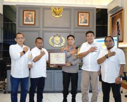 Inovasi Mobil Vaksin Keliling Polrestabes Surabaya Raih Awards PWI Jatim 2022