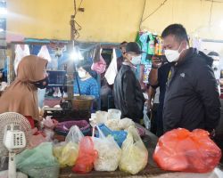 Polresta Sidoarjo Suntik Vaksin Booster Masyarakat di Pasar Tradisional