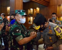 Forkopimda Jatim Dampingi KASAD Takziah di Rumah Korban Penyerangan KKB