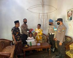 Polisi Peduli, Kapolres Probolinggo Berikan Bantuan Untuk Bocah Penderita Tumor