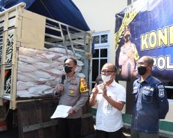 Polres Sampang Berhasil Gagalkan Penyelundupan 17 Ton Pupuk Bersubsidi