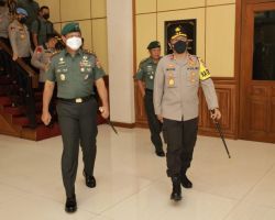 Tingkatkan Sinergitas TNI-Polri, Kapolda Jatim Sambut Hangat Kunjungan Kehormatan Pangdiv II Kostrad