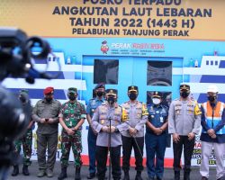 Tinjau Pelabuhan Tanjung Perak, Kapolri: Transportasi Laut Alternatif Kurangi Kemacetan Arus Mudik