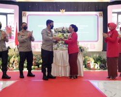 Kapolda Jatim Mengikuti Upacara Virtual HUT Ke-42 Yayasan Kemala Bhayangkari Tahun 2022 di Mapolda Jatim