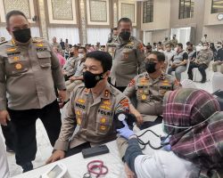 Sambut HUT Bhayangkara Polda Jatim Gelar Baksos Kesehatan Donor Darah, Operasi Sumbing dan Katarak