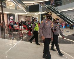 PAM Monitoring Vaksinasi D2 Astrazeneca Polsek Mulyorejo di Galaxy Mall