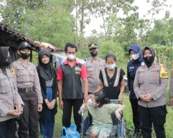 Polwan Polres Ponorogo Berikan Bantuan Kursi Roda dan Sembako, Wujudkan Polisi Peduli