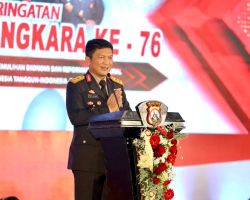 Penghargaan Tan Hana Dharma Mangrwa Dianugrahkan Kapolda Jatim di Acara Puncak Hari Bhayangkara ke 76