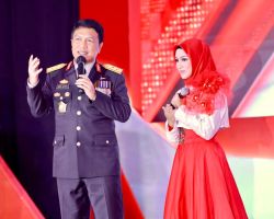 Pada Acara Penganugrahan Penghargaan Tan Hana Dharma Mangrwa, Penonton "Terbius" dengan Suara Ajeng Penyanyi Cilik Asal Lumajang