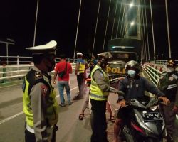 Cegah Penyebaran Covid-19, Petugas Gabungan di Bojonegoro Gelar Pamor Keris