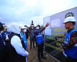 Gubernur Jawa Timur Cek Pembangunan SKTT 150 KV di Jembatan Suramadu