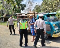 Polres Madiun Periksa SKKH Pengiriman Hewan Ternak Cegah PMK