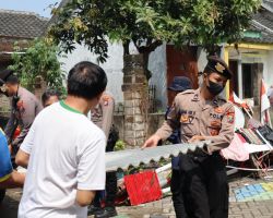 Tanggap Bencana, Polres Malang Terjunkan Personel Berikan Bantuan Sosial Warga Terdampak