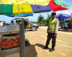 Polisi Tinjau Sejumlah Pesisir Pantai di Pamekasan, Himbau Masyarakat Antisipasi Banjir Rob