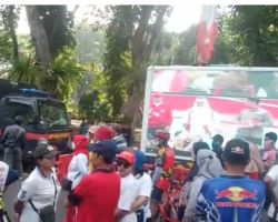 Siarkan Kirab Merah Putih Dengan Videotron, Polda Jatim Hibur Masyarakat di CFD Taman Bungkul Surabaya