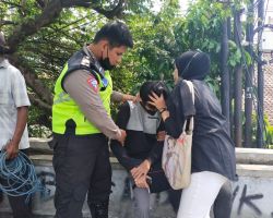 Anggota Polres Kediri Kota Bersama Abang Becak Berhasil Gagalkan Aksi Bunuh Diri