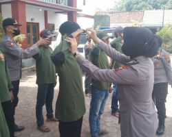 Persiapan Pengamanan Pilkades Serentak, Polwan Polres Situbondo Latih Linmas