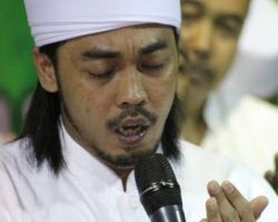 Tokoh Aremania Romo KH Soeroso Menyampaikan Himbauan untuk Aremania Agar Tetap Tenang dan Percaya Kepada Pemerintah