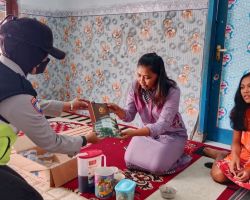 Polri Terus Salurkan Bantuan Sosial Bagi Warga Korban Tragedi Kanjuruhan