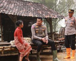 Polres Ponorogo Salurkan Bantuan Sembako Untuk Korban Tanah Longsor