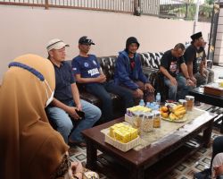 Turut Belasungkawa, Polres Malang Bersama Aremania Kunjungi Rumah Duka Aipda Anumerta Andik Purwanto 