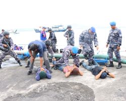 Jelang KTT G20, Polresta Banyuwangi Gelar Simulasi Pengamanan di Selat Bali