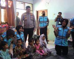 Polres Ponorogo Terjunkan Tim Trauma Healing Untuk Pengungsi Bencana Tanah Longsor