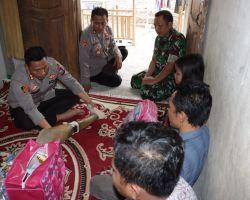 Polisi Peduli, Polres Probolinggo Kota Berikan Alat Bantu Jalan Korban Laka Lantas