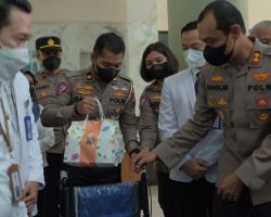 Kapolres Malang dan Forkopimda Antar Kepulangan Vicky Aremania Sidoarjo yang Dirawat Akibat Tragedi Kanjuruhan 