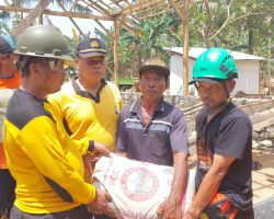 Polres Batu Berikan Bantuan Pembangunan Rumah Warga Pujiharjo yang Terdampak Bencana.